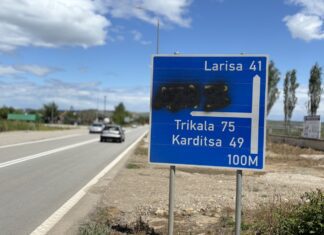 Λάρισα: Ο δρόμος που οδηγούν στα τυφλά – ΦΩΤΟ