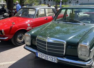 Λάρισα: Λαρισαίοι θαύμασαν τα υπέροχα αυτοκίνητα παλιάς εποχής στην Κεντρική Πλατεία – ΦΩΤΟ