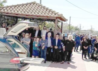 Λάρισα: Συγκίνηση στο ύστατο χαίρε για τον Αλέκο Χονδρονάσιο – ΦΩΤΟ