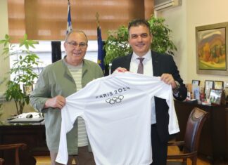 Ο Θανάσης Μαμάκος θα ανάψει με την Ολυμπιακή φλόγα το βωμό στο Αρχαίο Θέατρο