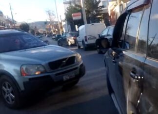 Πανικός στο κέντρο της Λάρισας: Πιάστηκαν στα χέρια για μια θέση πάρκινγκ