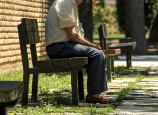 Συνελήφθη ηλικιωμένος στον Τύρναβο – Πήγε να φιλήσει δεκάχρονο κοριτσάκι