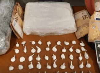 Έκρυβαν κοκαΐνη, χασίς και 20.000 ευρώ σε κατσαρόλες και απορροφητήρα