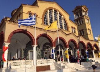 Δύο Ακολουθίες Χαιρετισμών στον Άγιο Αχίλλιο κάθε Παρασκευή.
