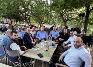 Λάρισα: Για χαλαρό καφεδάκι στο Φρούριο υποψήφιος ευρωβουλευτής του ΠΑΣΟΚ