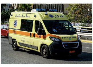 Τροχαίο στην Λάρισα: Στο νοσοκομείο ένα άτομο που τραυματίστηκε σε σύγκρουση αυτοκινήτου με μηχανάκι
