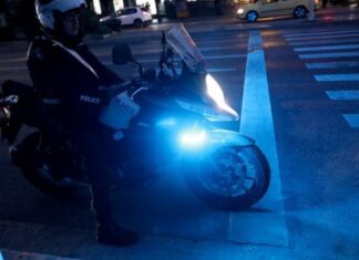 Οδηγούσε χωρίς δίπλωμα και παραβίασε όλον τον ΚΟΚ πριν συλληφθεί
