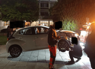 Τρελή πορεία για αυτοκίνητο στο κέντρο της Λάρισας – “Καβάλησε” την πλατεία Νομαρχίας και χτύπησε άντρα σε παγκάκι – ΦΩΤΟ