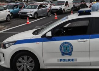 Τροχαίο στη λεωφόρο Ποσειδώνος με ανατροπή οχήματος