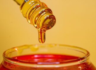 ΕΟΦ: Επικίνδυνα προϊόντα μελιού «για την ενίσχυση της λίμπιντο» διακινούνται μέσω διαδικτύου