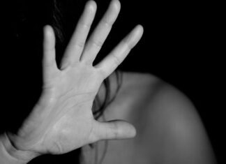 Πάτρα: Τηλεφώνημα για περιστατικό ενδοοικογενειακής βίας – «Απείλησε ότι θα σφάξει την κόρη µου»