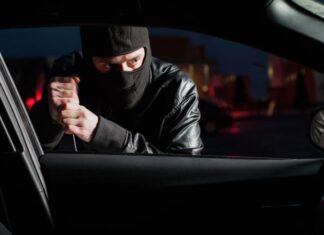 Άνοιγαν αμάξια στη Λάρισα – Διπλή σύλληψη από την Αστυνομία για κλοπή αλλά κι εμπρησμό σε ασανσέρ!