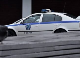 Λάρισα: “Κατέβασε” την τζαμαρία καταστήματος για να αρπάξει προϊόντα κάνναβης