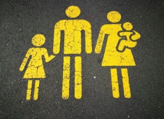 Δημογραφικό: Είμαστε κάτω από το όριο της ακραίας χαμηλής γονιμότητας στη χώρα μας