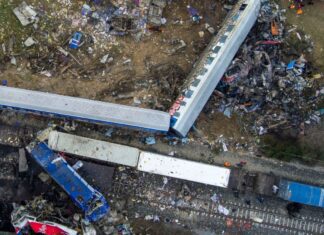 Λάρισα: Μήνυση ονομαστικά και κατά πολιτικών προσώπων καταθέτουν συγγενείς των θυμάτων της τραγωδίας των Τεμπών