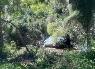 Απίστευτο τροχαίο στο Πόρτο Ράφτη – Αυτοκίνητο έπεσε σε χαράδρα 10 μέτρων