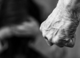 Ηράκλειο: «Χειροπέδες» σε 35χρονο για τον ξυλοδαρμό της 34χρονης συζύγου του