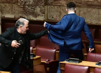Ξύλο στη Βουλή: Ο βουλευτής Λάρισας Κωνσταντίνος Φλώρος έδειρε βουλευτή της Ελληνικής Λύσης (ΦΩΤΟ)