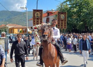 Καβάλα παν στην εκκλησιά, καβάλα προσκυνάνε… Αναβίωσε το έθιμο στους Γόννους ανήμερα του Αη Γιώργη (ΦΩΤΟ)