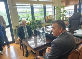 Στο Δημαρχείο Λάρισας ο Υπουργός Εθνικής Οικονομίας Κωστής Χατζηδάκης (ΦΩΤΟ)