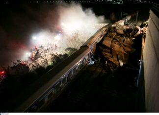 Τέμπη: Νέα στοιχεία από την έκθεση των εμπειρογνωμόνων – «16 επιβάτες κάηκαν από την φωτιά που προκλήθηκε»
