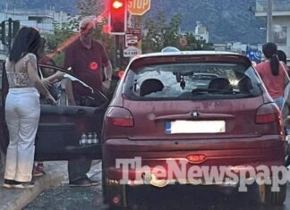 Απίστευτο: Νεαρός στον Βόλο έσπασε με καδρόνι το αυτοκίνητο της πρώην του σε φανάρι σιδηροδρομικής διάβασης