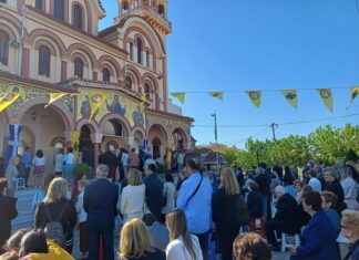 Κοσμοσυρροή στην πανηγυρική θεία λειτουργία στον Άγιο Γεώργιο Λάρισας (ΦΩΤΟ)