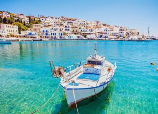 Το άφθαρτο διαμάντι του Αιγαίου που λατρεύουν οι Γερμανοί: Η εκπληκτική αρχιτεκτονική και η «μισελενάτη» γαστρονομία