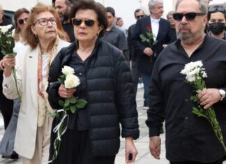 Άννα Παναγιωτοπούλου: Συντετριμμένοι οικογένεια, φίλοι και συνάδελφοι στο τελευταίο αντίο