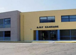Χαλκίδα: Τέσσερα σημειωματάρια στο σπίτι της διευθύντριας της ΔΟΥ – Τιμοκατάλογος για διευκολύνσεις