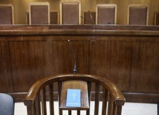 Την αθώωση του πρώην σκηνοθέτη του «Σασμού», που κατηγορείται για βιασμό, πρότεινε ο εισαγγελέας