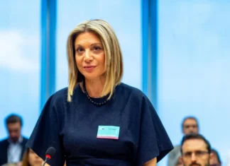 Συγκλονίζει ξανά η Καρυστιανού: «Ποιος απολαμβάνει τα εκατομμύρια για να κοιμάται στο κρύο μάρμαρο η κόρη μου;»