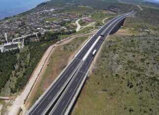 Κρήτη: Βουτιά θανάτου για νεαρή τουρίστρια – Έπεσε από γέφυρα στον ΒΟΑΚ για μία… selfie