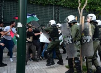 Ένταση με χημικά και κρότου λάμψης στο Σύνταγμα σε συγκέντρωση για την Παλαιστίνη