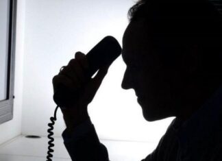 Υποσχόταν με το αζημίωτο άδειες οπλοφορίας, θέσεις εργασίας, οικόπεδα και αυτοκίνητα – Είχε όπλα και σπαθιά