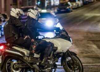 Συνέλαβαν επιδειξία στη Βούλα – Παρενόχλησε δύο γυναίκες