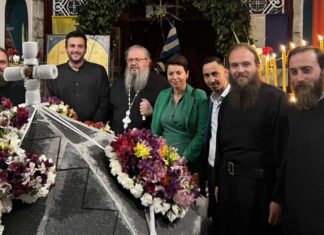 Σε πολλές εκκλησίες πήγε το βράδυ της Μ. Πέμπτης ο Ιερώνυμος Λαρίσης – ΦΩΤΟ