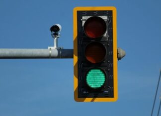 Viral έγινε το Περιστέρι: Έφτιαξαν πεζοδρόμιο αλλά «ξέχασαν» το φανάρι