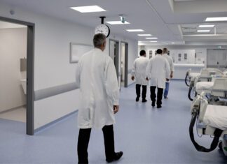 Τα 9 σημάδια του θανάτου: Όλα οι αλλαγές που βιώνει ο άνθρωπος ακόμη και μία εβδομάδα πριν πεθάνει