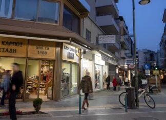 Ο μικροσκοπικός πεζόδρομος ή αλλιώς το στέκι των καλοφαγάδων στη Λάρισα (ΦΩΤΟ)