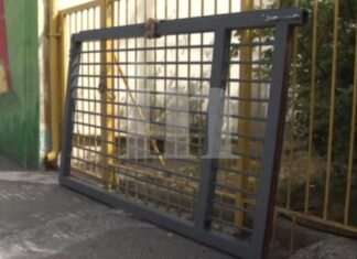 Κηφισιά: Φωτογραφίες – ντοκουμέντο από την πόρτα που καταπλάκωσε τους μαθητές στο σχολείο
