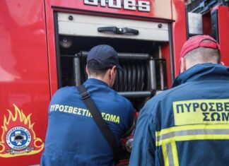 Θεσσαλονίκη: Γείτονας και πυροσβέστες της έσωσαν τη ζωή από φωτιά που ξέσπασε στο διαμέρισμά της