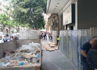 Θεσσαλονίκη: Περαστικές τραυματίστηκαν στο κεφάλι όταν έπεσαν καδρόνια από πολυκατοικία
