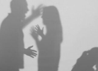 Μεθυσμένος άνδρας χτύπησε τη σύζυγό του και συνελήφθη από την αστυνομία
