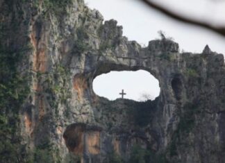 Ήπειρος: Η «Τρύπα του Άη Γιώργη» και ο μύθος του ιπτάμενου καβαλάρη – Οι θρησκευτικοί συμβολισμοί