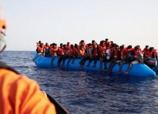 BBC: «Το ελληνικό λιμενικό πετάει μετανάστες στη θάλασσα για να πεθάνουν»