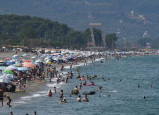 Ξεκάθαρα ψήφισαν… θάλασσα – «Βούλιαξαν» από κόσμο τα παράλια των Δήμων Αγιάς και Τεμπών (ΦΩΤΟ)