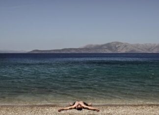 ΠΑΚΟΕ: Δημοσίευσε τη λίστα καταλληλότητας για τις παραλίες στα νότια και ανατολικά προάστια της Αττικής
