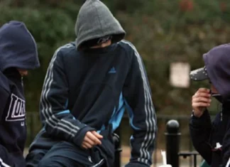Λάρισα: Σεσημασμένοι 17χρονοι – Από τις κλοπές στις καφετέριες στις κλοπές στις ηλικιωμένες