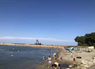 Για μπάνιο οι Λαρισαίοι πριν τις εκλογές (ΦΩΤΟ)